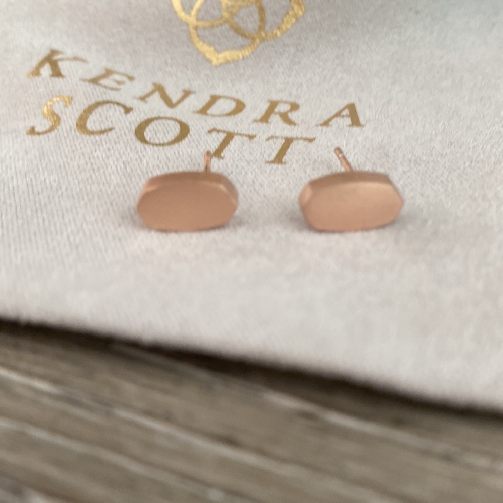 Kendra Scott Barrett stud earrings in rose gold